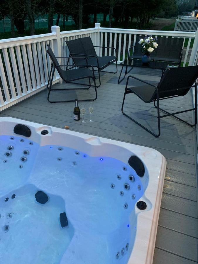 Graceland Lodge With Hot Tub Barmby on the Moor Kültér fotó